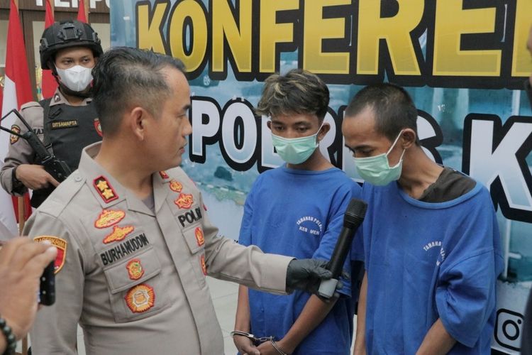 Tiga orang komplotan copet dihadirkan saat ungkap kasus di Mapolres Kebumen, Jawa Tengah, Rabu (29/6/2022).