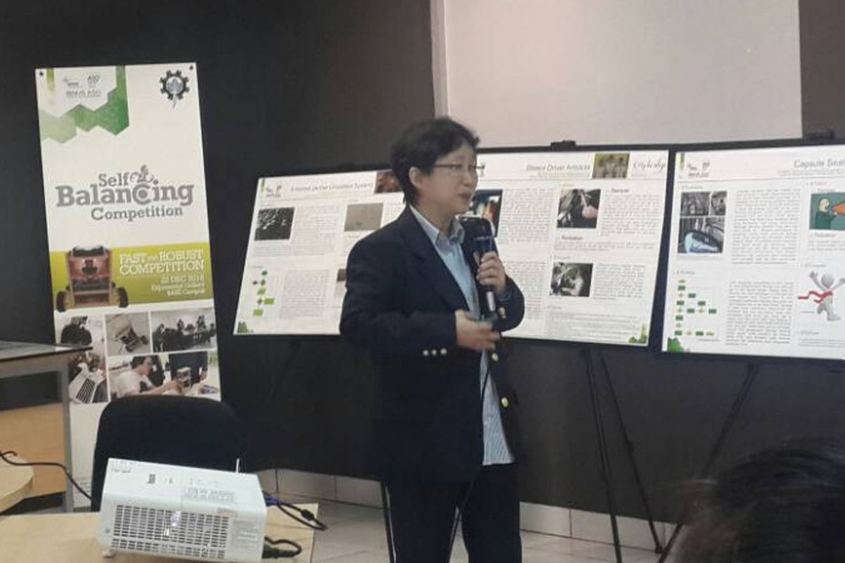 Dekan Binus ASO School of Engineering Ho Hwi Chie mengisi seminar untuk orangtua dan mahasiswa, Sabtu (13/5/2017)