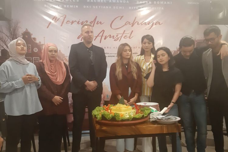 Pemeran film Merindu Cahaya de Amstel, ditemui di Tebet, Jakarta Selatan, Sabtu (15/2/2020)