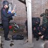 Polisi Evakuasi Benda Diduga Granat dari Kandang Sapi Milik Warga Situbondo