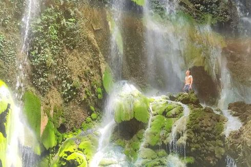 100 Turis Asing Kunjungi Air Terjun Pangkadari di Manggarai NTT