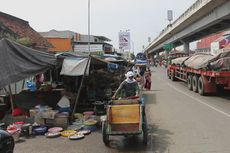 Antisipasi Macet, Polisi Jaga di Sejumlah Titik Pasar Tumpah di Jabar