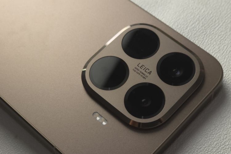 Ilustrasi kamera belakang Xiaomi 15T Pro warna Mocha Gold