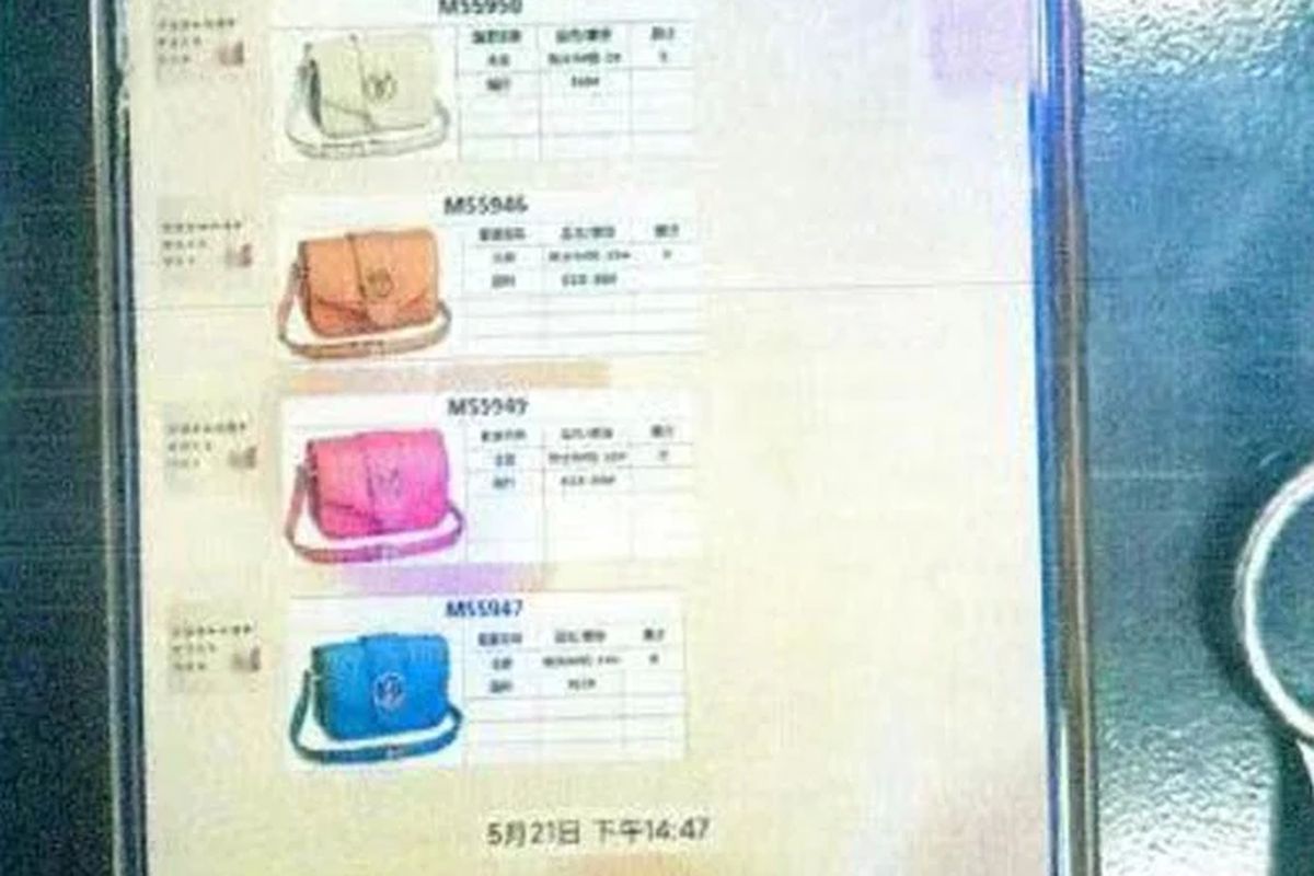 Penjualan produk Louis Vuitton palsu secara online.