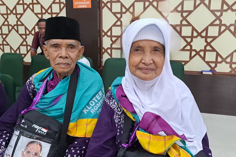 CJH pasangan suami istri Muh Yahil Kajan (82) dan Harima Toru (67) asal Polman saat berada di Aula Asrama Haji Sudiang Makassar, Selasa (28/5/2024)