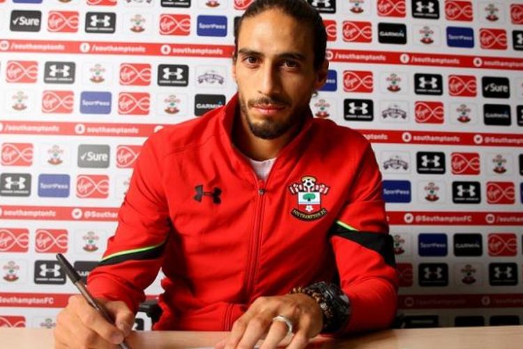 Bek asal Uruguay, Martin Caceres, resmi dikontrak Southampton pada Kamis (16/2/2017) waktu setempat. Ia menyepakati kontrak hingga akhir musim 2016-2017.