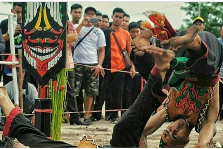 Lawang Sakepeng tradisi silat suku Dayak (terutama Dayak Ngaju) di Kalimantan Tengah 