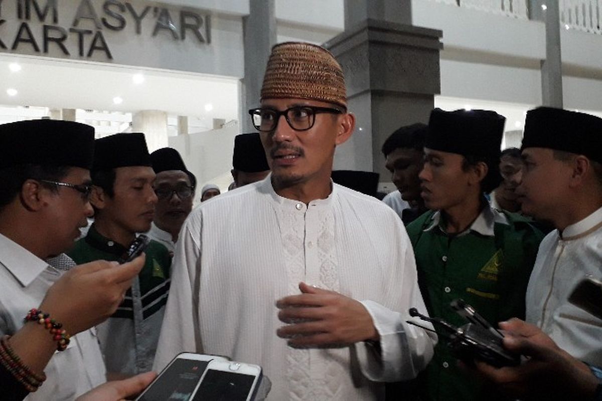 Wakil Gubernur DKI Jakarta Sandiaga Uno mengisi acara buka puasa bersama di Masjid Hasyim Ashari, Pesakih, Jakarta Barat pada Rabu (6/6/2018).