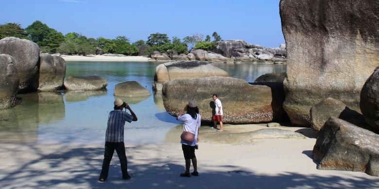 Pantai Tanjung Tinggi di Belitung.