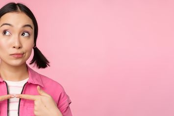 9 Kode Keras Wanita Jatuh Cinta, Jangan Sampai Kamu Nggak Peka!