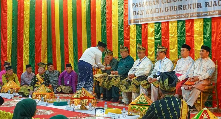 3 Paslon Pilkada Riau Dapat "Tepuk Tepung Tawar", Pj Rahman Hadi Katakan Ini 