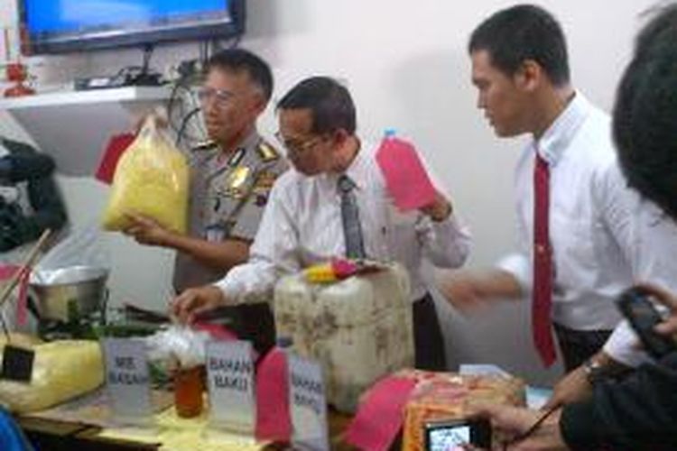 Polda Jawa Tengah menggelar temuan mie berformalin hasil operasi di Kabupaten Magelang.