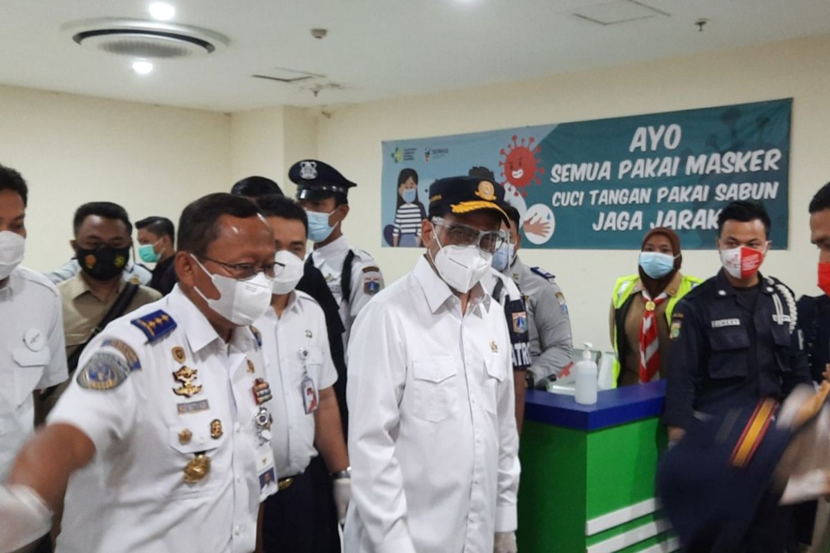 Menteri Perhubungan Budi Karya Sumadi menghadiri acara Grand Launching Jakarta Electronic Ticketing Bus (JAKETBUS) di Terminal Pulo Gebang, Jakarta Timur, Kamis (31/12/2020).