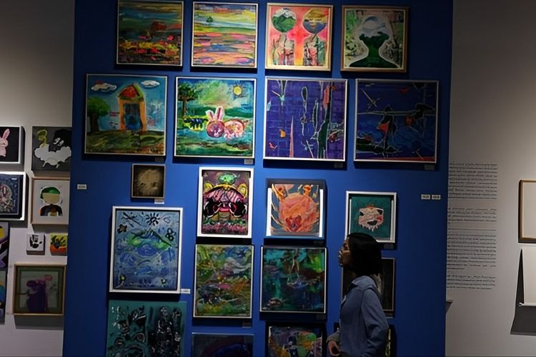 Sejumlah karya yang dijual untuk penggalanan dana turut ditampilkan dalam pameran Artjog 2023 di Jogja National Museum, Yogyakarta, Selasa (4/7/2023).