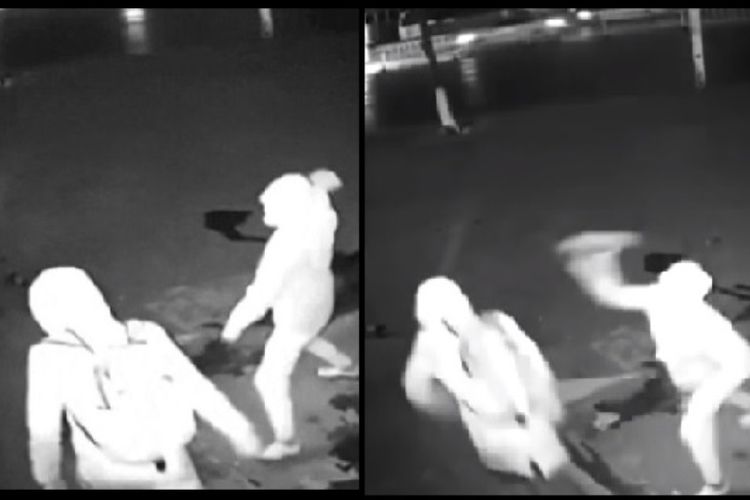 Detik-detik salah satu seorang pencuri menghantam kepala rekannya dengan batu bata saat akan memecah kaca sebuah toko di Shanghai.