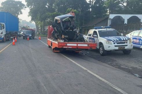 Adu Banteng Pikap Vs Bus di Jalan Semarang-Solo, 1 Orang Tewas, 3 Luka-luka