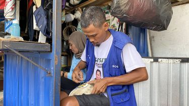 Menjahit Asa di Sudut Kota, dari Sepatu Rusak Nosas Hidupi Keluarga dengan Ungkapan Syukur 