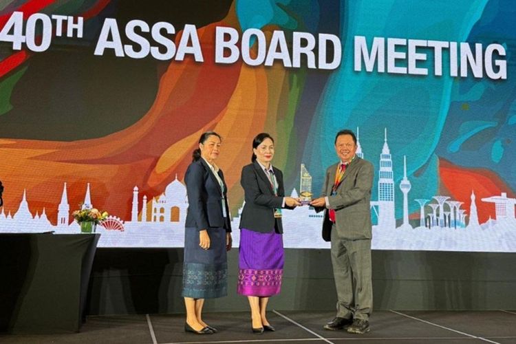 BPJS Kesehatan menerima penghargaan ASSA Recognition Awards 2023 di Kuala Lumpur, Malaysia, Selasa (21/11/2023). 