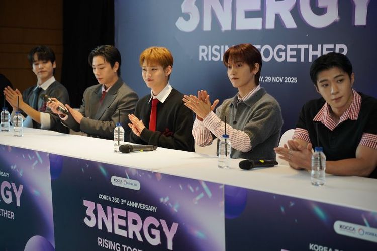 Konferensi pers dengan ONF dalam rangkaian acara KOREA 360 di Jakarta. 