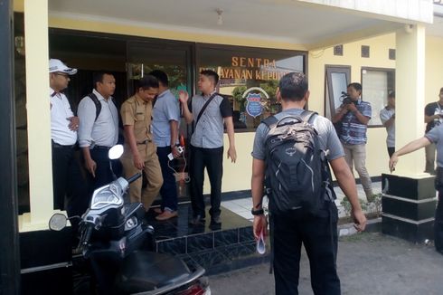 Tim Saber Pungli Bawa 3 PNS BKD Garut ke Polda Jabar