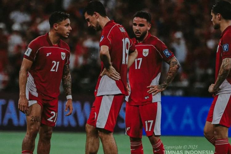 Para pemain tim nasional Indonesia pada laga Grup B putaran keempat Kualifikasi Piala Dunia 2026 zona Asia kontra Irak di Stadion King Abdullah Sports City, Jeddah, Sabtu (11/10/2025) malam waktu setempat. Indonesia kalah 0-1 pada laga tersebut dan gagal ke Piala Dunia 2026. Media Vietnam dan Timur Tengah Soroti Kekalahan Inodnesia vs Irak: Singgung Strategi Patrick Kluivert dan Keputusan Kontroversial Wasit