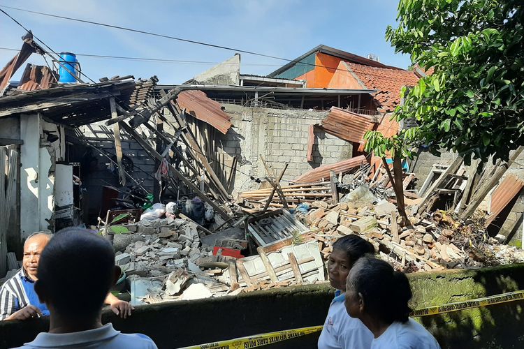 Satu rumah di RT 22 / RW 9 Plosokuning, Minomartani, Kecamatan Ngaglik, Kabupaten Sleman hancur diduga akibat ledakan petasan. Tidak ada korban jiwa dalam peristiwa ini.