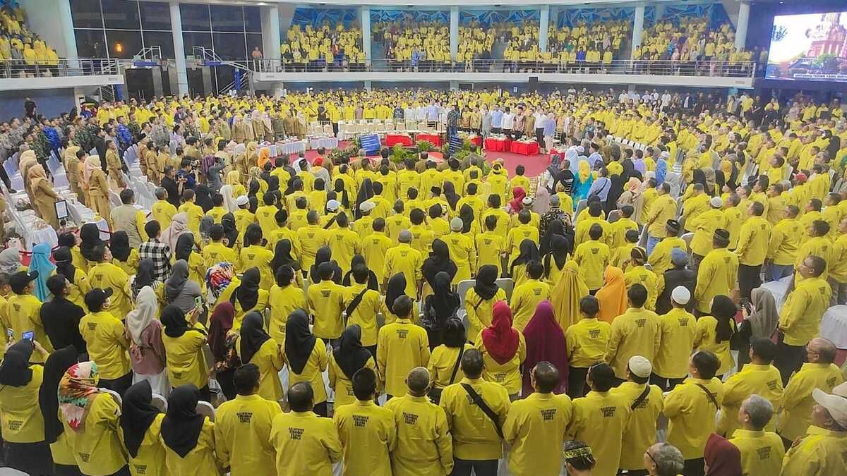 Ketua RT Se-Balikpapan Pakai Seragam Kuning Hadiri Acara Wali Kota dari Golkar