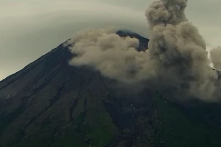 Letusan Gunung Semeru diterpa angin kencang, Selasa (4/2/2025)