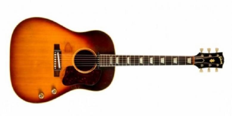 Pemiliknya, John McCaw, membeli gitar Gibson J-160E tahun 1960-an. 