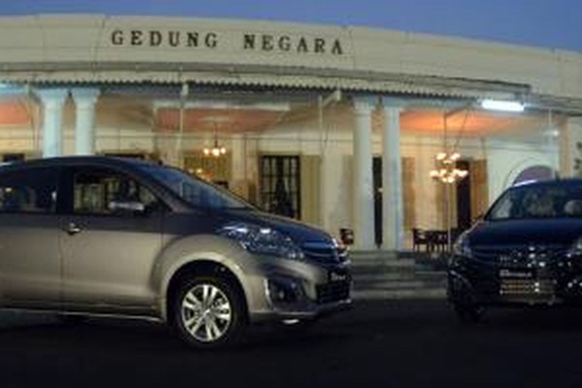 Suzuki New Ertiga di Gedung Negara, Cirebon, Jawa Barat.