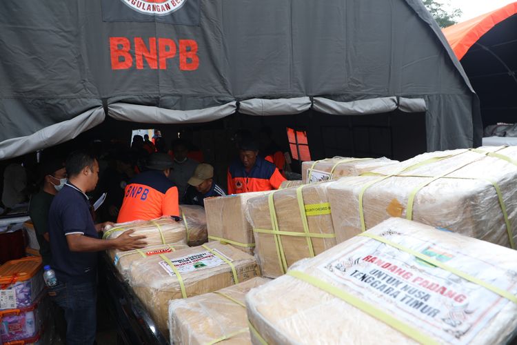 Sumatera Barat Kirim 2,2 Ton Rendang untuk Penyintas Gempa NTT