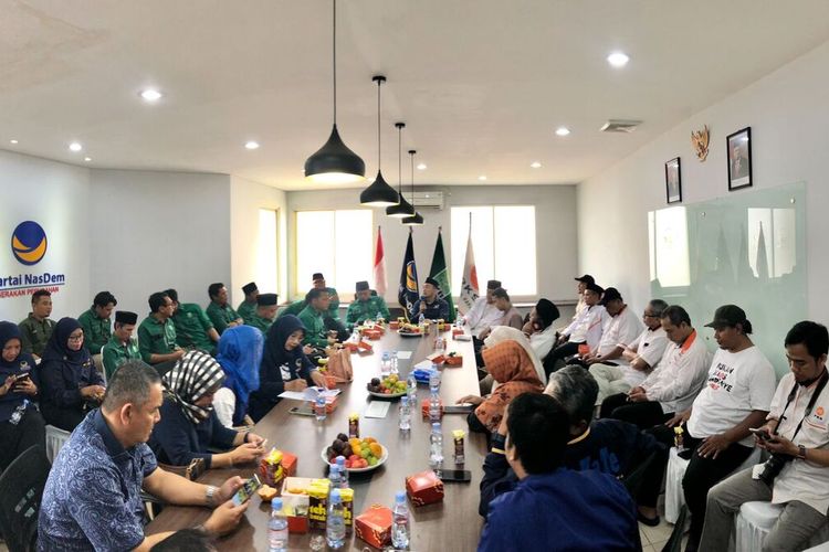 Rapat konsolidasi pemenangan pasangan capres dan cawapres Anies Baswedan - Muhaimin Iskandar di Karawang, Jawa Barat, Jumat (10/11/2023).