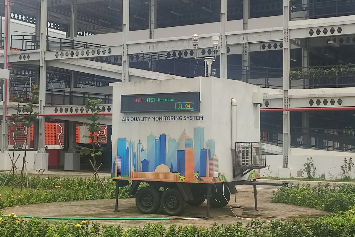 Stasiun pemantauan kualitas udara mobile di Rorotan, Cilincing, Jakarta Utara