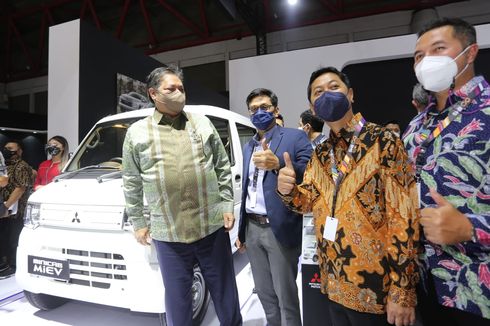 Menko Airlangga Penasaran Harga Mitsubishi Minicab-MiEV di IIMS 2022