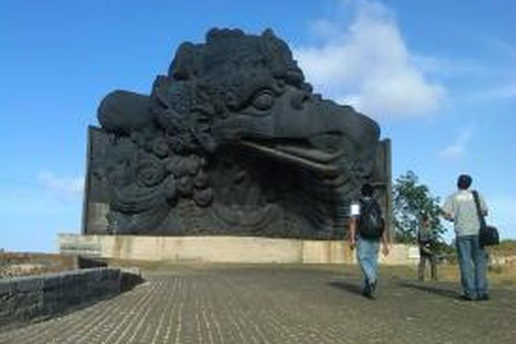 Kepala Garuda yang merupakan bagian dari Patung Garuda Wisnu Kencana (GWK) ini akan segera dilanjutkan pembangunannya.