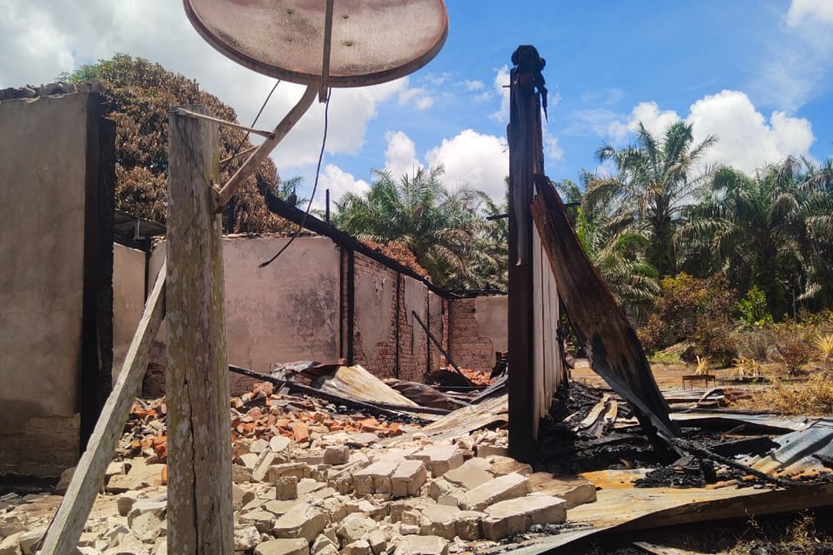 Cerita Laning, Rumah Habis Tersambar Petir, Kini Tinggal di Kebun Bersama 3 Anaknya