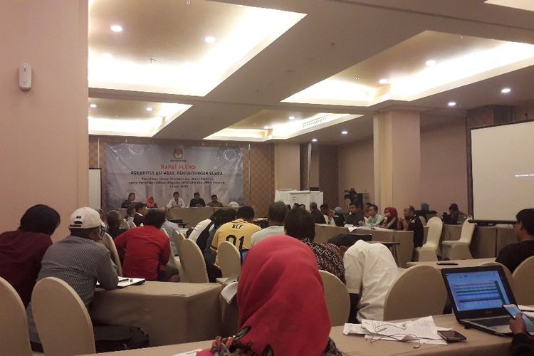 Suasana rapat pleno rekapitulasi hasil penghitungan suara Pemilu 2019 tingkat Kota Jakarta Timur, Jumat (10/5/2019).