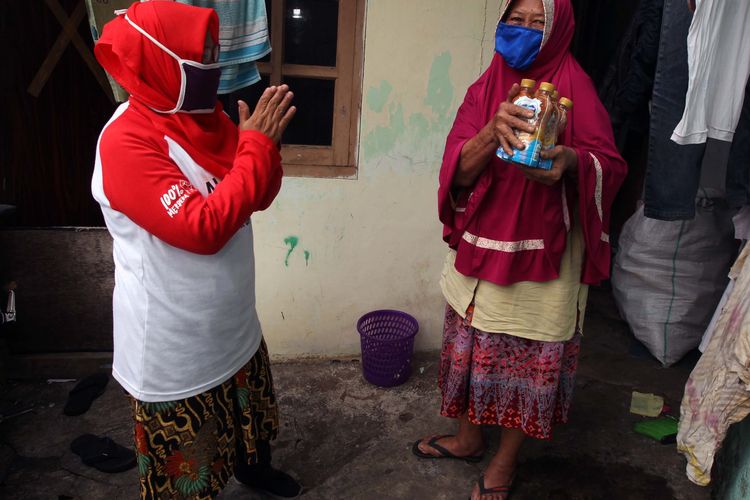 PT Frisian Flag melalui FoodBank Indonesia melakukan donasi susu untuk tenaga medis dan masyarakat yang membutuhkan.
