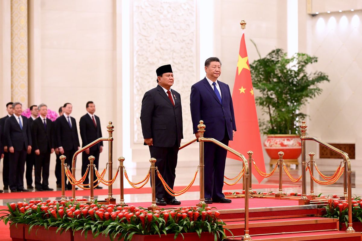 Presiden RI Prabowo Subianto (kanan) bersama Presiden China, Xi Jinping saat upacara kenegaraan di Beijing, China, Sabtu (9/11/2024).