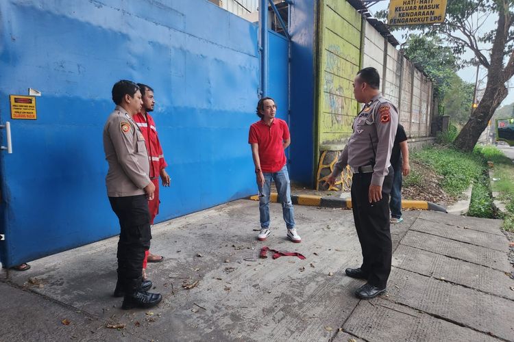 Awalnya Bertemu untuk Damai, Dua Kelompok Diduga Ormas di Sukabumi Saling Sabet Senjata Tajam