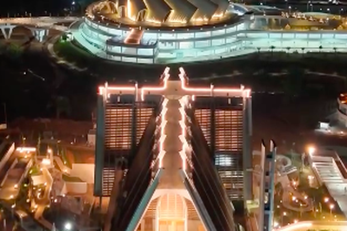 Basilika Santo Fransiscus Xaverius Ibu Kota Nusantara (IKN) berdampingan dengan Masjid Negara