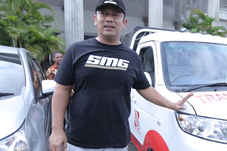 Wali Kota Semarang Hendrar Prihadi saat mengenalkan mobil Esemka sebagai kendaraan dinas Pemerintah Kota Semarang, Jumat (31/01/2020)
