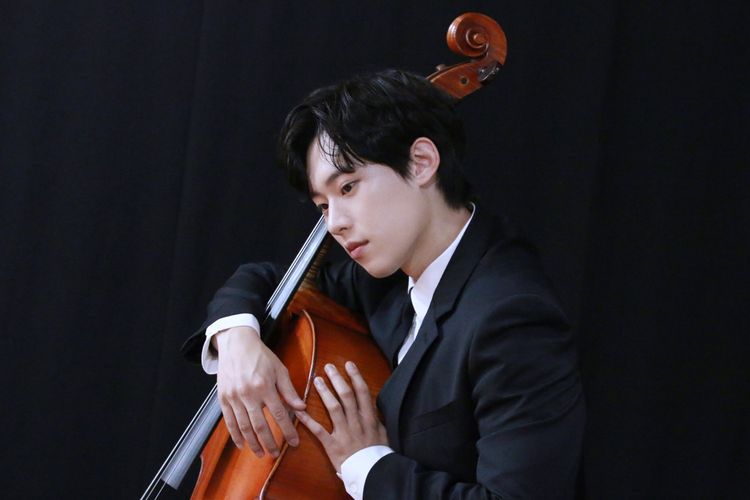 Kim Sung Cheol saat berperan sebagai cellist bernama Han Hyun Ho dalam drama Do You Like Brahms? yang tayang di SBS pada 2020.