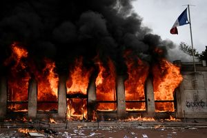 Apa Bedanya Kerusuhan Perancis Kali Ini dan Demo Rompi Kuning?