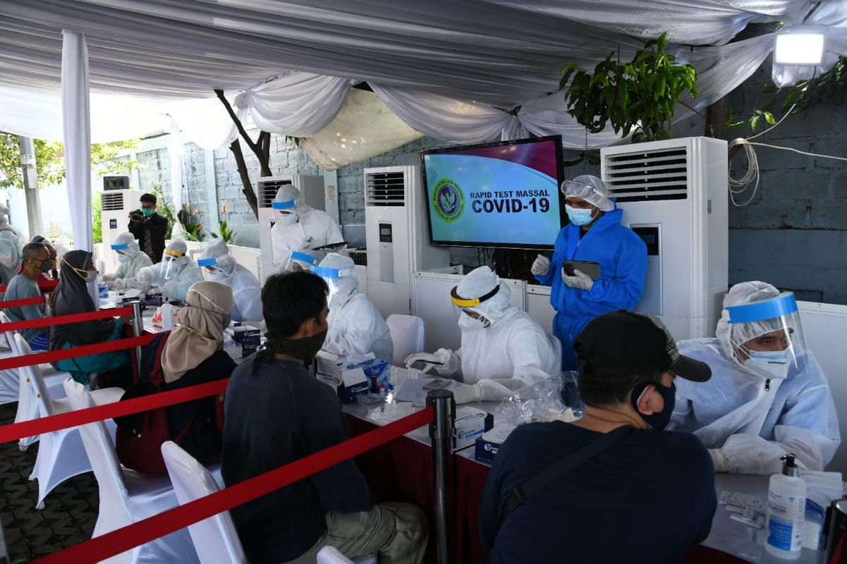 Badan Intelijen Negara (BIN) menggelar rapid test massal Covid-19. Kali ini giat rapid test digelar di Giant Tole Iskandar, Kelurahan Sukmajaya, Kecamatan Cilodong, Depok, pada Jumat (22/5/2020).