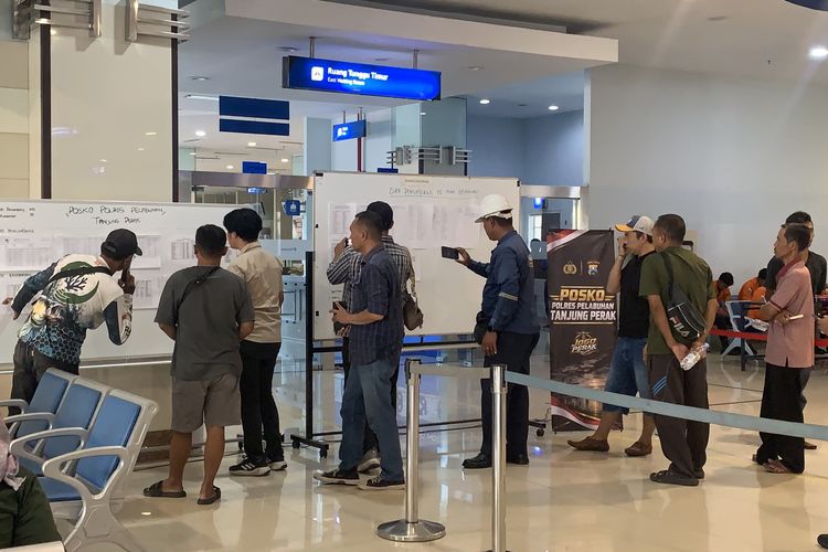 Keluarga Korban KM Virgo Transport 8 Berdatangan ke Tanjung Perak, Menanti Kepastian Nasib