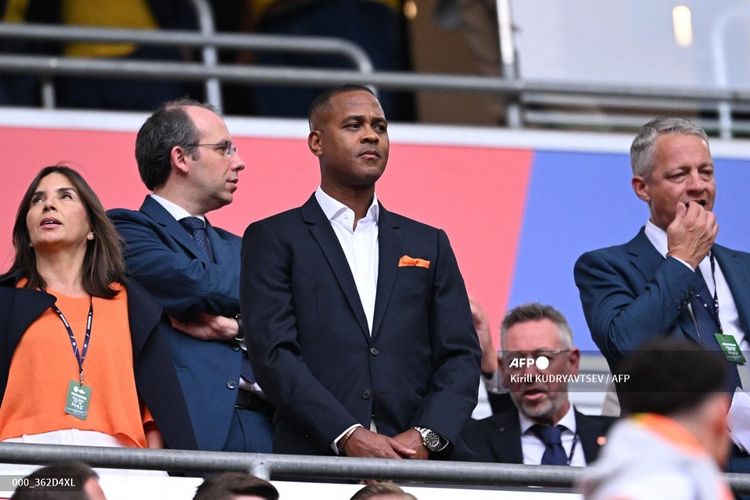 Mantan pemain timnas Belanda Patrick Kluivert menghadiri pertandingan sepak bola babak 16 besar UEFA Euro 2024 antara Rumania vs Belanda di Muenchen Football Arena, Muenchen pada 2 Juli 2024. Pada Rabu (8/1/2025) Patrick Kluivert resmi diumumkan sebagai pelatih timnas Indonesia. (Photo by Kirill KUDRYAVTSEV / AFP)
