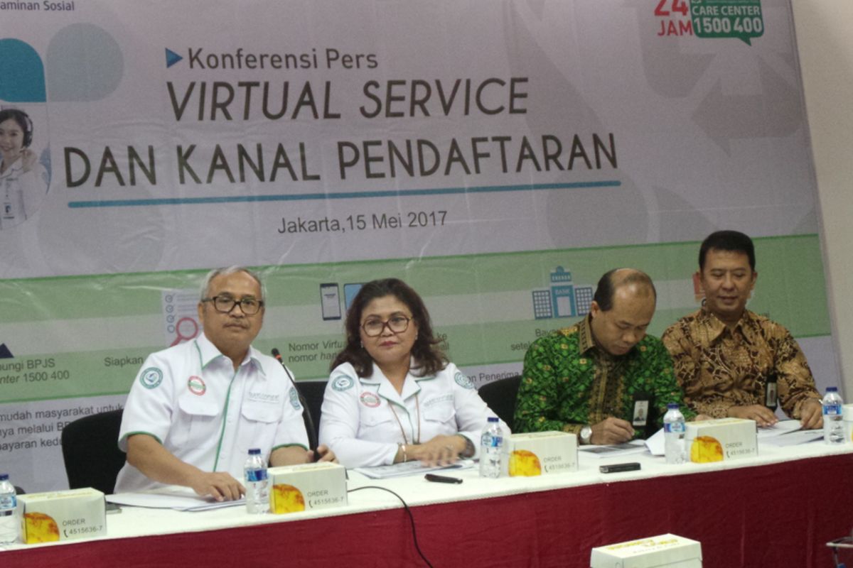 (kiri ke kanan) Heriyanto Kepala Grup Kepesertaan dan UPMP4 BPJS Kesehatan, Andayani Budi Lestari Direktur Kepesertaan dan Pemasaran BPJS Kesehatan, Andang Ashari Direktur BPM dan Global Service Infomedia, dan Donny Sulistian, GM Operation Enterprise Infomedia saat menggelar konferensi pers di kawasan CityWalk Sudirman, Jakarta Pusat, Senin (15/5/2017).