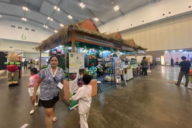 Booth enam desa wisata yang hadir dalam Kompas Travel Fair (KTF) 2023 yang digelar pada 1-3 September 2023 di Hall 5 dan Hall 6 ICE BSD, Tangerang.