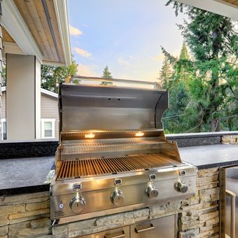 Ilustrasi panggangan barbecue di dapur outdoor, Ilustrasi dapur outdoor. 